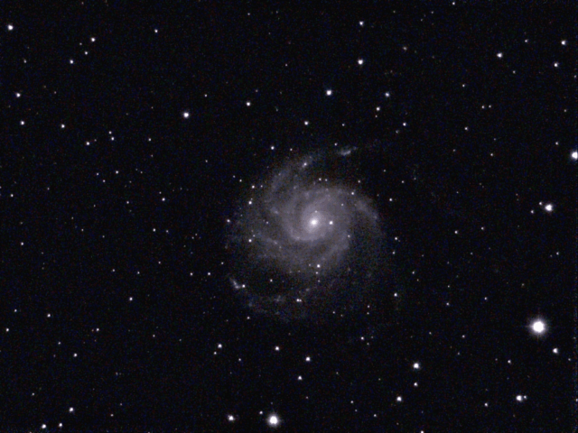 Galaxie M101 est une très vaste galaxie spirale intermédiaire relativement rapprochée, vue de face et située dans la constellation de la Grande Ourse. Elle a été découverte par l'astronome français Pierre Méchain en 1781.